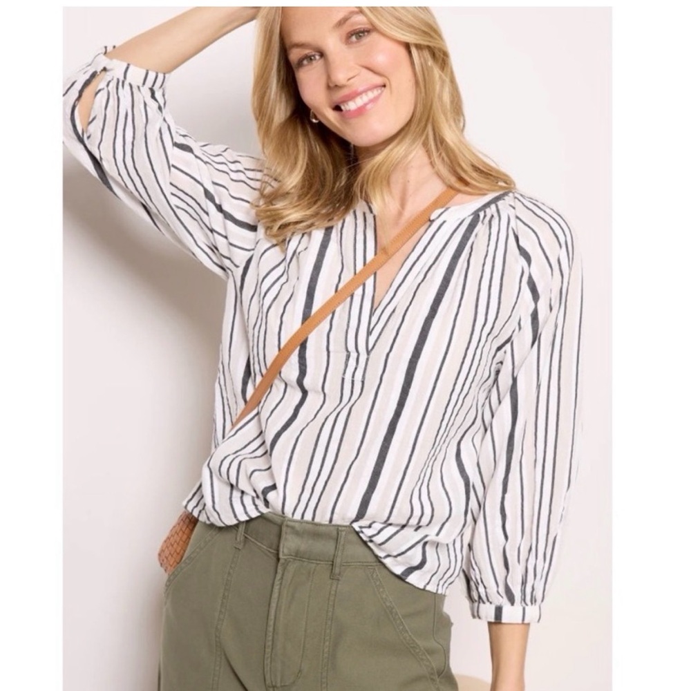 Evereve White and Black Striped V-Neck Blouse
